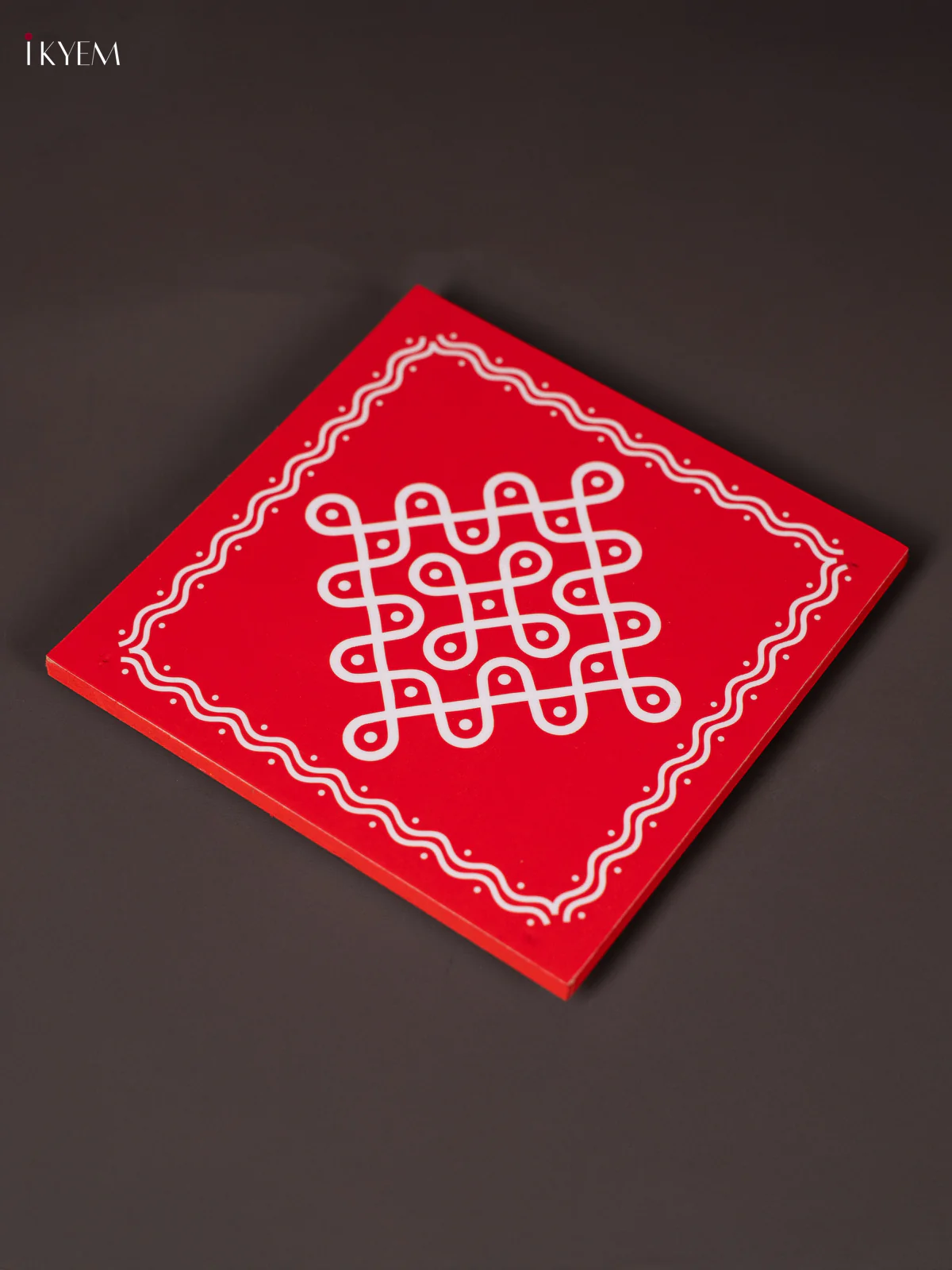 Sikku Kolam Wooden Square Manai - Red - (4x4) Inch - KN12126 - Image 3