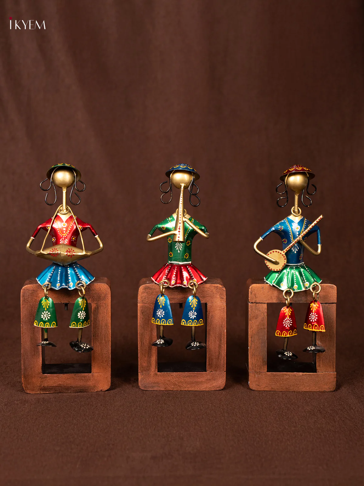 METAL PAINTED LADY MUSICAL - KN29126