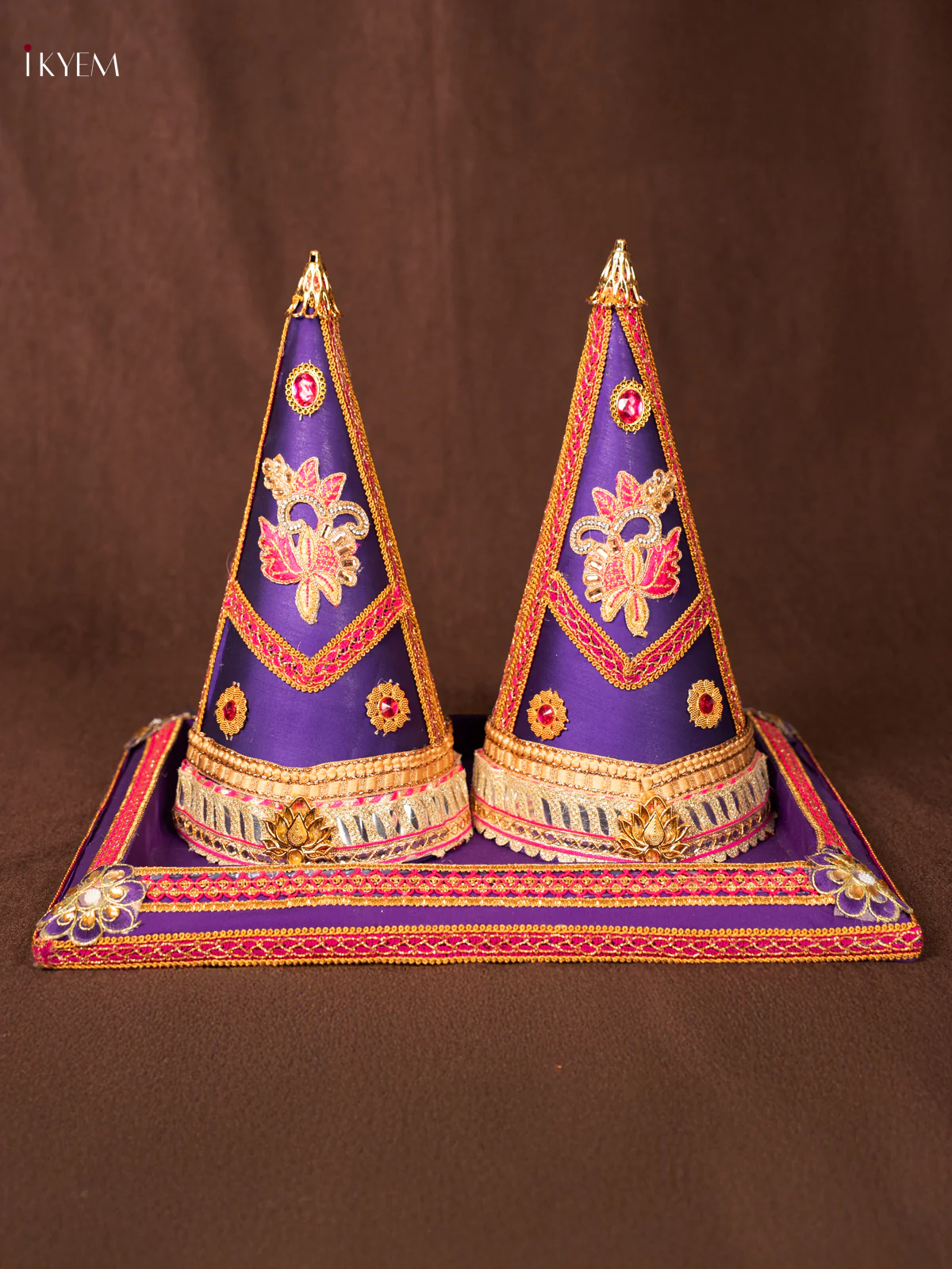 Paruppu Thengai kppdu with Wooden tray - Violet - KN31228