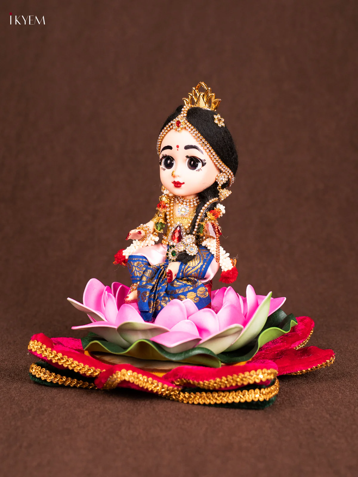 Shri Tripurasundari Devi Doll in lotus base -Seer Varisai- baby pink - KN31258 - Image 3