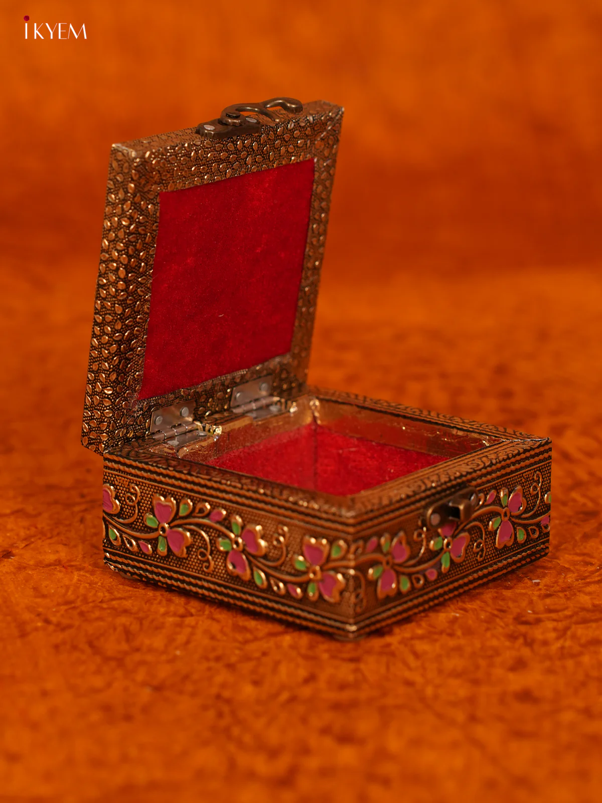 Luxe Oxidized Gold Trinket Box with Peacock Motif - KL31111 - Image 3