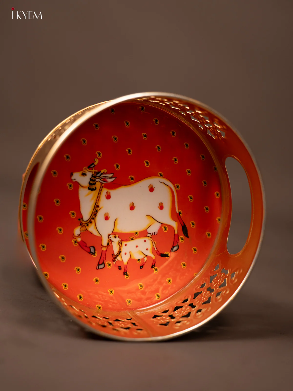 Senthur Yellow Pichwai Printed Round Metal Tray With Cow & Calf - KF19119 - Image 3