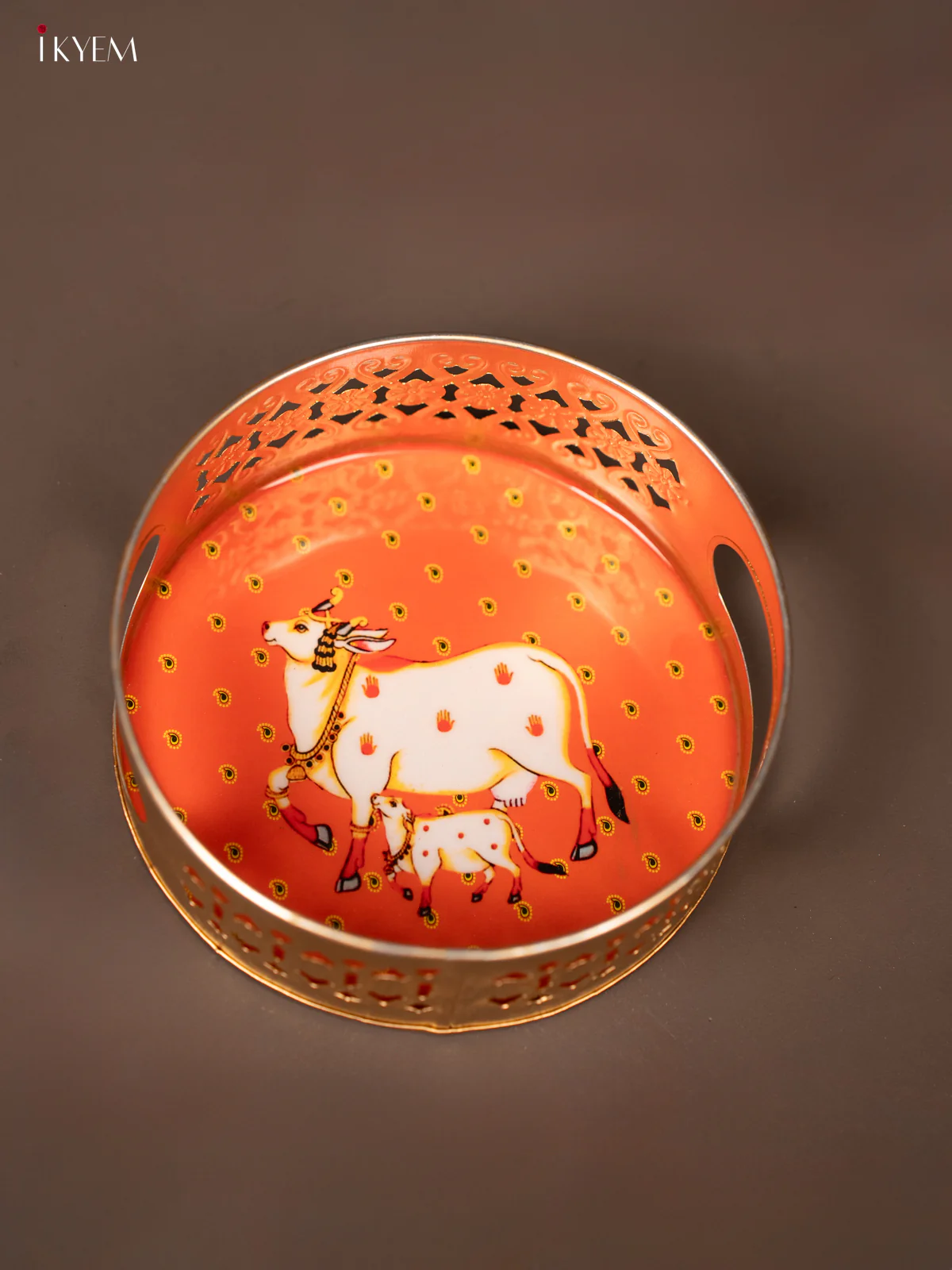 Senthur Yellow Pichwai Printed Round Metal Tray With Cow & Calf - KF19119 - Image 4