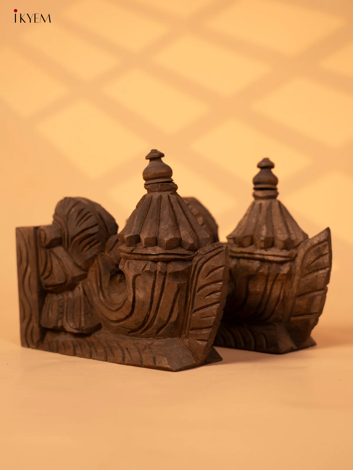 Hand Carved Yazhi Wooden Wall Bracket - KL10116 - Image 4